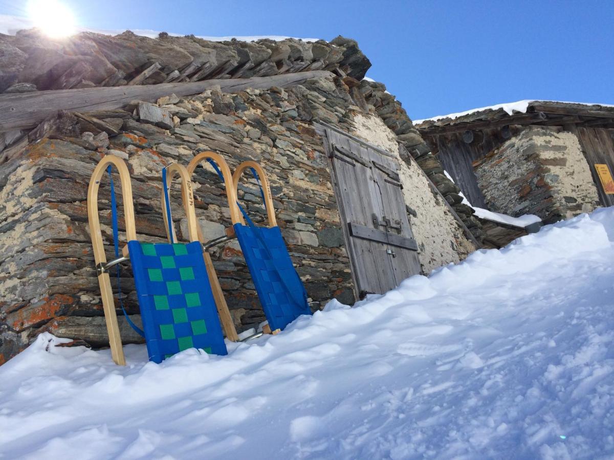 Familien Und Wanderhotel Clarezia Breil/Brigels Exterior photo