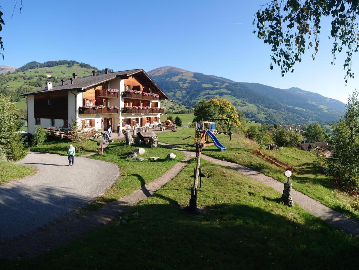 Familien Und Wanderhotel Clarezia Breil/Brigels Exterior photo