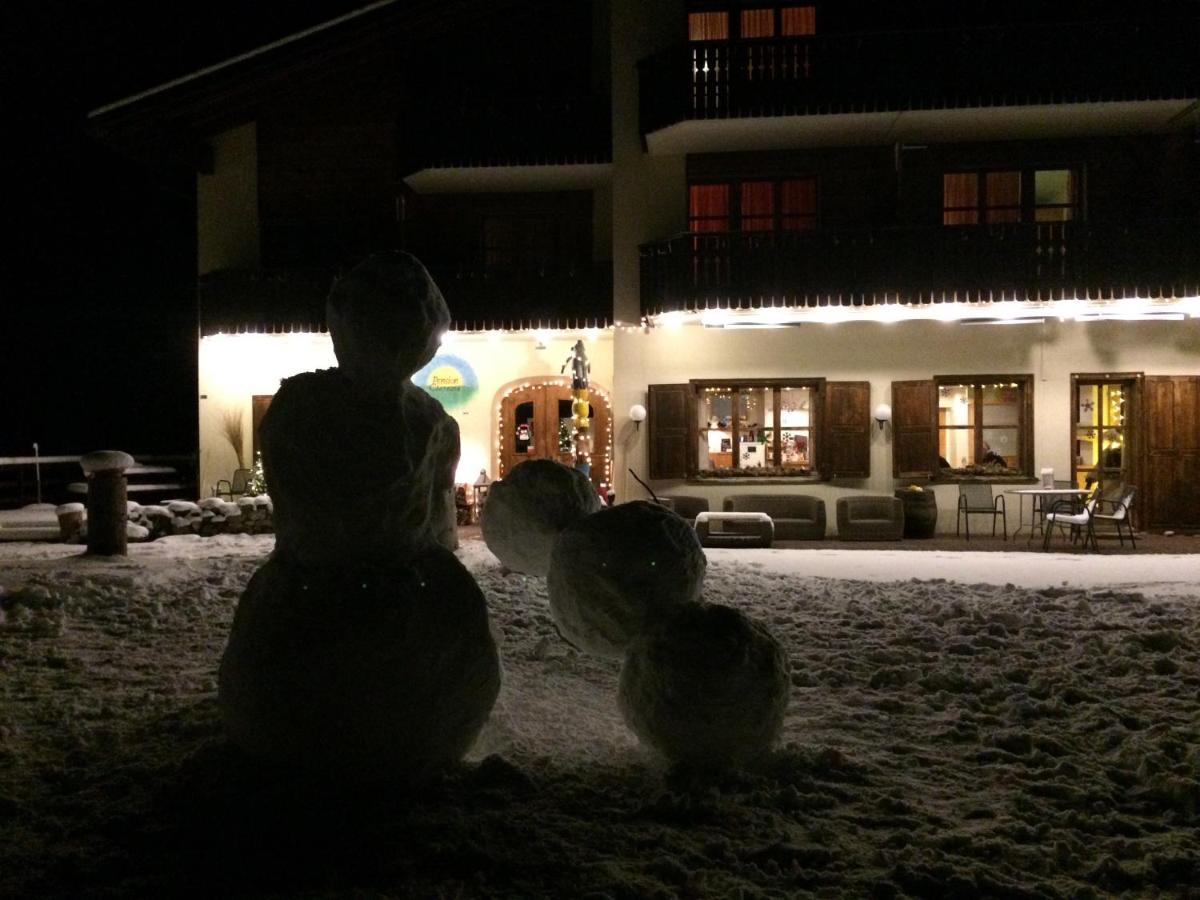 Familien Und Wanderhotel Clarezia Breil/Brigels Exterior photo