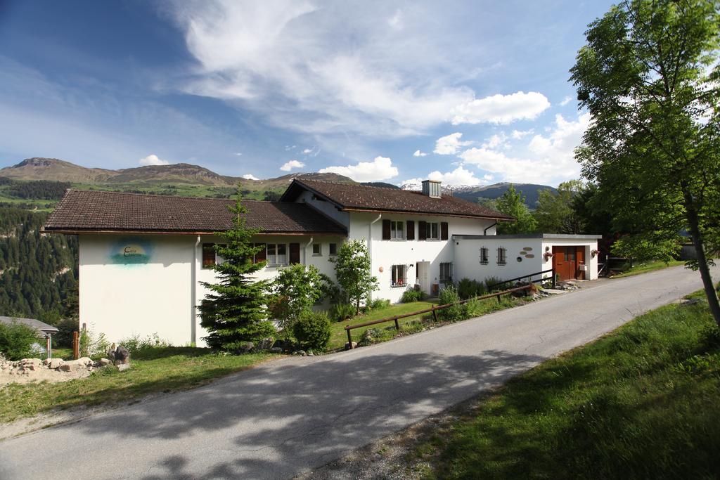 Familien Und Wanderhotel Clarezia Breil/Brigels Exterior photo